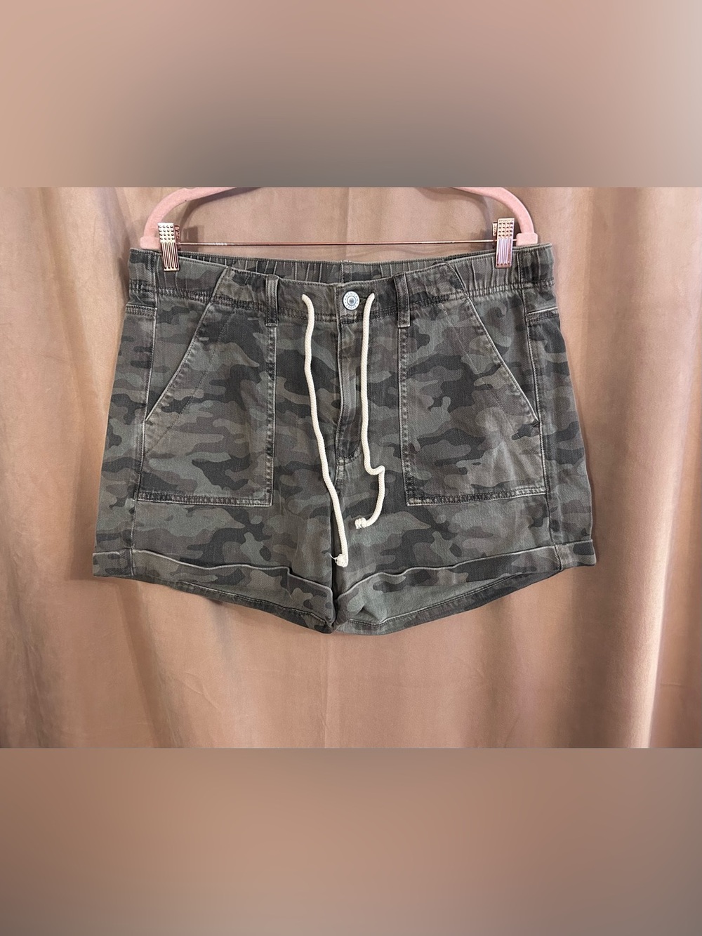 AMERICAN EAGLE CAMO DENIM SHORTS